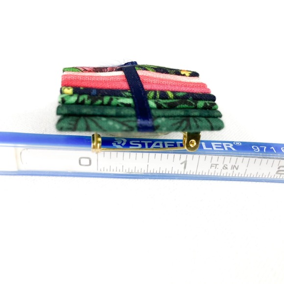 Quilters Fat Quarter Fashion Pins Gift for your favorite quilter judge speakers - Picture 5 of 6